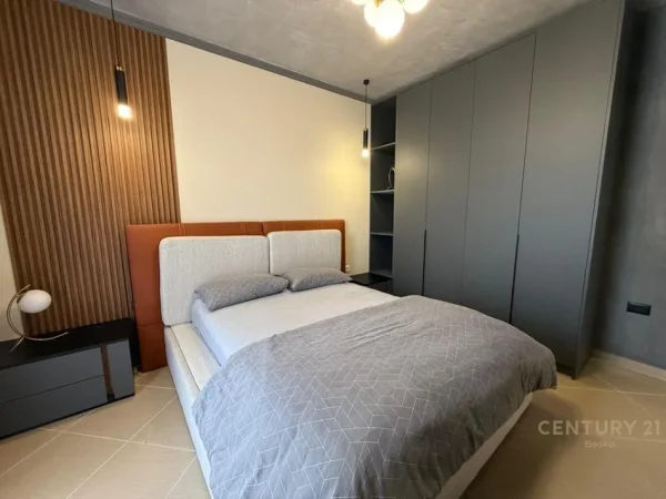 Jepet me qera 1+1 Kati 4, 67 m² 600 € (Shkoze)