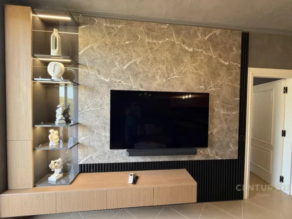 Jepet me qera 1+1 Kati 4, 67 m² 600 € (Shkoze)