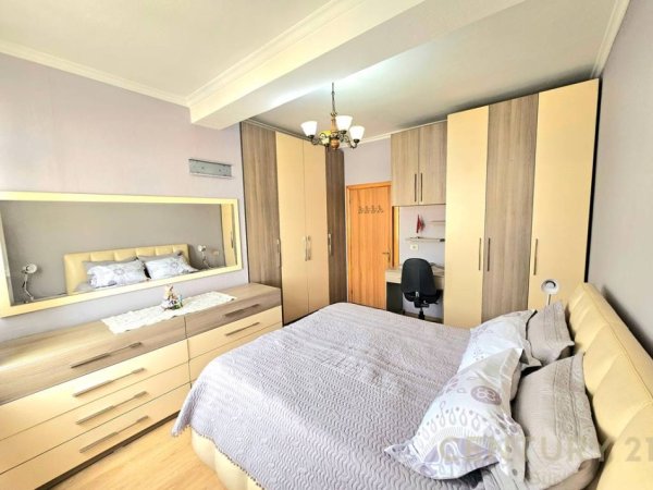 Tirane, jepet me qera 2+1 Kati 8, 121 m² 650 € (Zogu i Zi)
