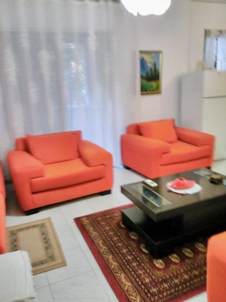 Tirane, jepet me qera apartament 1+1+Aneks+Ballkon Kati 2, 65 m² 450 € (Petro Nini Luarasi)