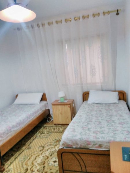 Tirane, jepet me qera apartament 1+1+Aneks+Ballkon Kati 2, 65 m² 450 € (Petro Nini Luarasi)