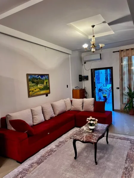 Tirane, jepet me qera apartament 2+1+Aneks+Ballkon Kati 4, 115 m² 500 € (Prane Universitetit Marlin Barleti)
