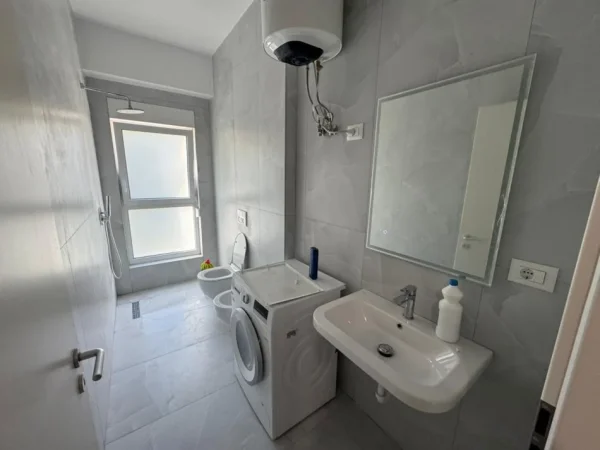 Tirane, jepet me qera apartament 2+1 Kati 3, 450 €
