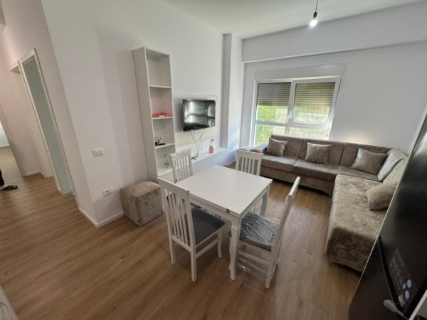 Tirane, jepet me qera apartament 2+1 Kati 3, 450 €