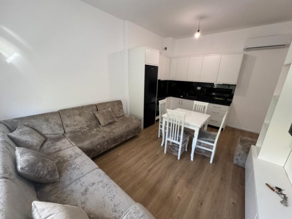Tirane, jepet me qera apartament 2+1 Kati 3, 450 €