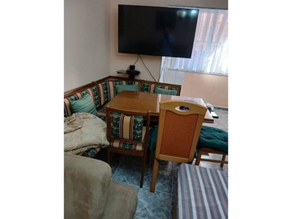 Jepet me qera 2+1 Kati 4, 90 m² 600 € (Shkolla e Kuqe)