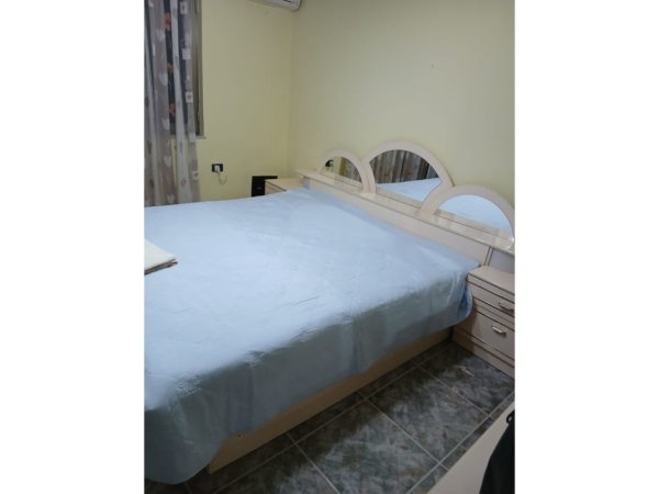 Jepet me qera 2+1 Kati 4, 90 m² 600 € (Shkolla e Kuqe)