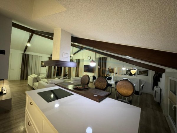 Tirane, jepet me qera apartament 3+1+Ballkon Kati 3, 113 m² 2.200 € (TEG)