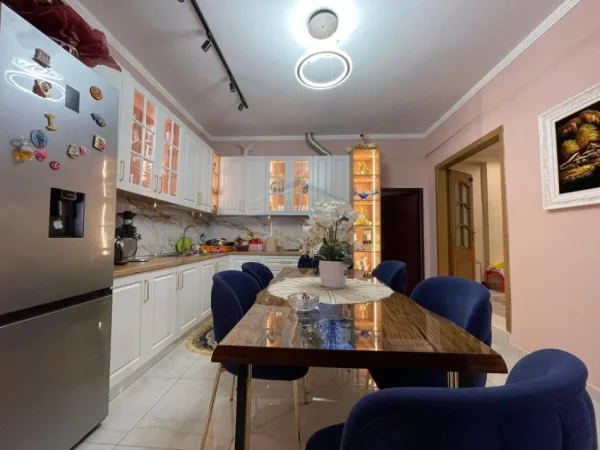Tirane, shitet shtepi 1 Katshe , 185 m² 235.000 € (VASI SHANTO)