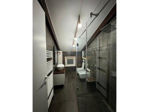 Tirane, jepet me qera apartament 3+1 Kati 3, 113 m² 2.200 € 