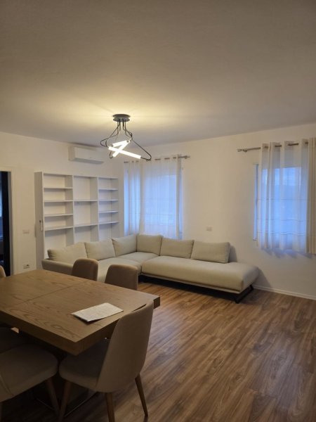 Tirane, shitet apartament 3+1 Kati 4, 131 m² 141.000 € (Rruga e Dajtit)