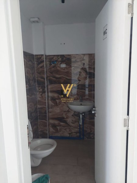 Tirane, jepet me qera ambjent biznesi Kati 0, 36 m² 350 € (SELITE)
