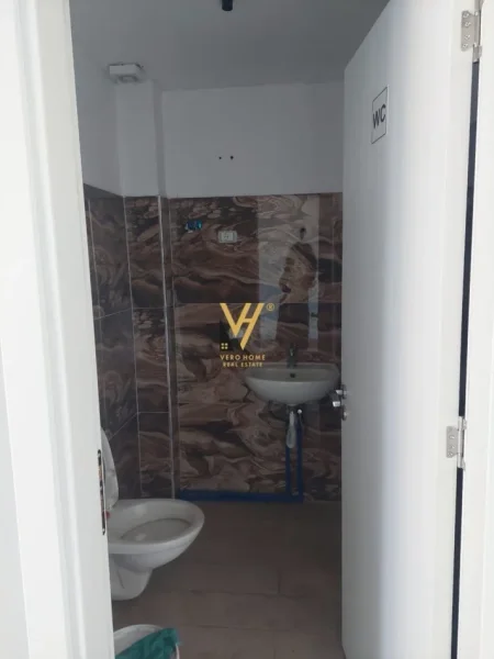 Tirane, jepet me qera ambjent biznesi Kati 0, 36 m² 350 € (SELITE)