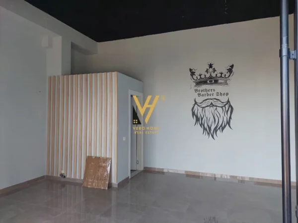 Tirane, jepet me qera ambjent biznesi Kati 0, 36 m² 350 € (SELITE)