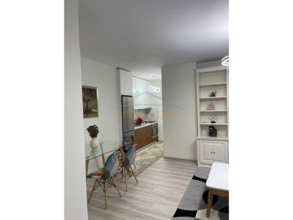 Tirane, jap me qera apartament 1+1+Ballkon , 70 m² 1.000 € (RRUGA E KOSOVAREVE)