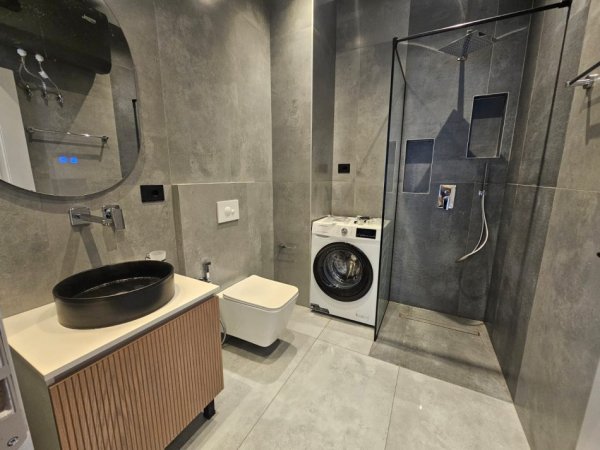 Tirane, jepet me qera apartament 1+1 Kati 0, 65 m² 800 €