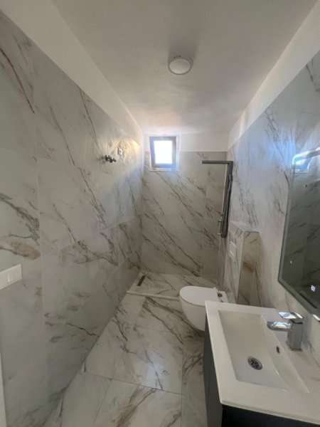 Durres, shitet apartament 2+1+Ballkon Kati 10, 85 m² 128.000 € (Rruga Pavarsia Durres)