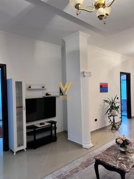 Tirane, jepet me qera apartament 2+1+Ballkon Kati 2, 110 m² 500 € (SELITE)