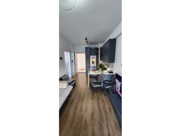 Tirane, shitet apartament 1+1+Ballkon Kati 0, 50 m² 82.000 € (Fresk)