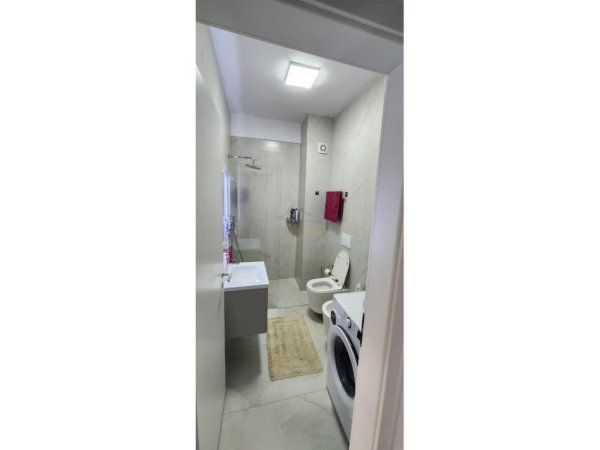 Tirane, shitet apartament 1+1+Ballkon Kati 0, 50 m² 82.000 € (Fresk)