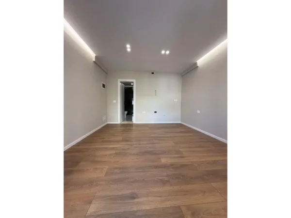 Tirane, shitet garsonier 1+1 Kati 1, 27 m² 84.500 € (Rruga e Elbasanit)