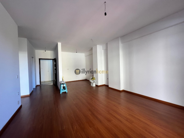 Tirane, jepet me qera apartament 2+1+Ballkon Kati 2, 128 m² 650 € (21 Dhjetori)