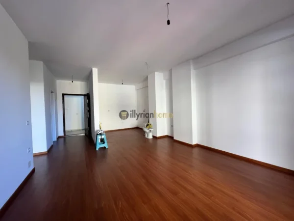 Tirane, jepet me qera apartament 2+1+Ballkon Kati 2, 128 m² 650 € (21 Dhjetori)