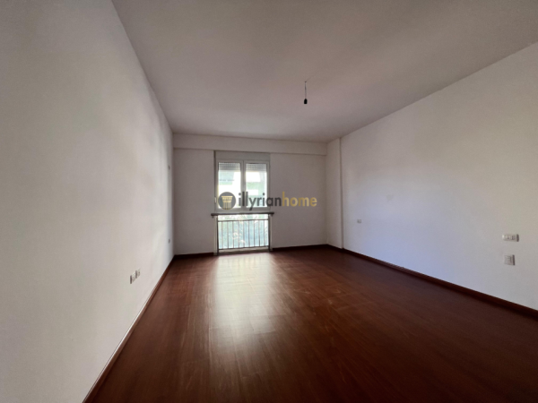 Tirane, jepet me qera apartament 2+1+Ballkon Kati 2, 128 m² 650 € (21 Dhjetori)
