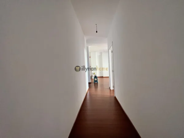 Tirane, jepet me qera apartament 2+1+Ballkon Kati 2, 128 m² 650 € (21 Dhjetori)