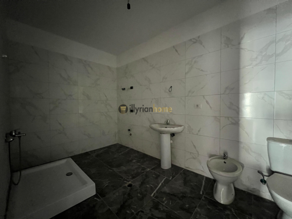 Tirane, jepet me qera apartament 2+1+Ballkon Kati 2, 128 m² 650 € (21 Dhjetori)