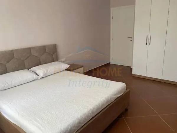 Vlore, jepet me qera apartament 1+1 Kati 2, 64 m² 400 € (VLORE)