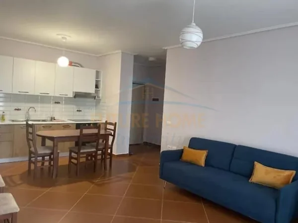 Vlore, jepet me qera apartament 1+1 Kati 2, 64 m² 400 € (VLORE)
