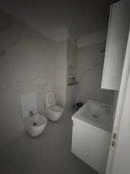 Tirane, jepet me qera apartament 1+1 Kati 3, 65 m² 350 € 