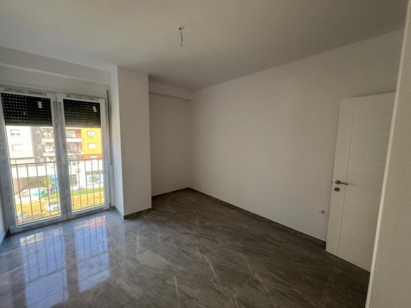 Tirane, jepet me qera apartament 1+1 Kati 3, 65 m² 350 € 
