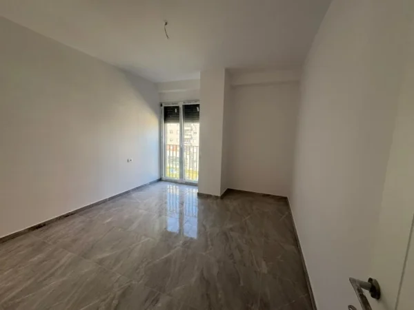 Tirane, jepet me qera apartament 1+1 Kati 3, 65 m² 350 € 