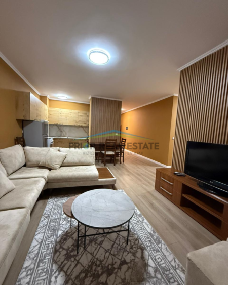 Tirane, jepet me qera apartament 2+1+Ballkon Kati 11, 110 m² 70.000 ALL(Komuna E Parisit)