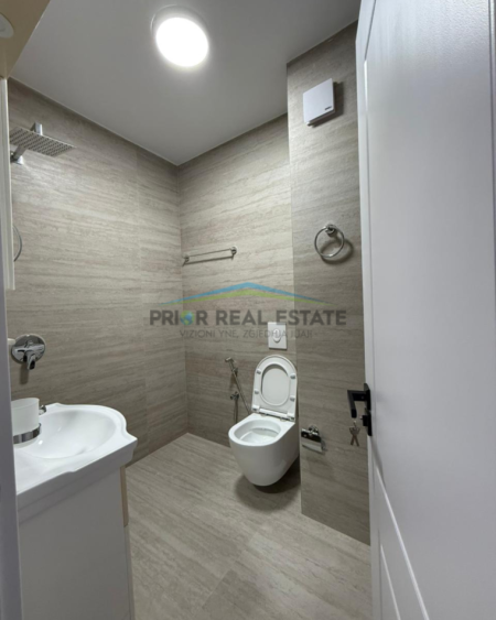 Tirane, jepet me qera apartament 2+1+Ballkon Kati 11, 110 m² 70.000 ALL(Komuna E Parisit)