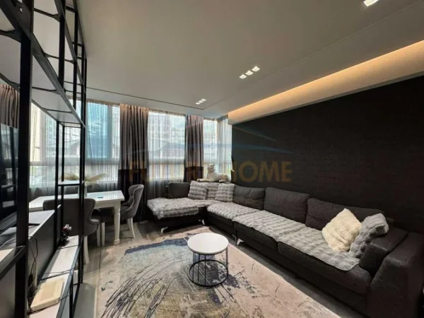 Tirane, shitet apartament 2+1+Ballkon Kati 3, 96 m² 255.000 € (Komuna e Parisit)