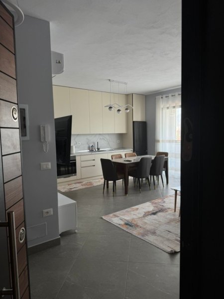 Tirane, jepet me qera apartament 2+1 Kati 9, 89 m² 750 € (River Residence)