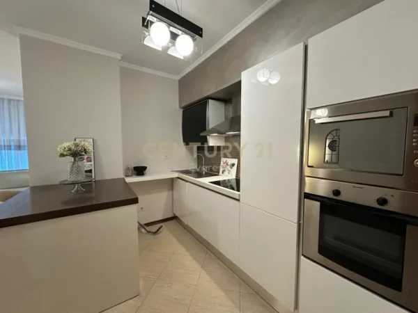 Tirane, jepet me qera apartament 2+1 Kati 6, 124 m² 1.500 € (ETC)