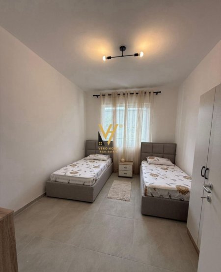 Tirane, jepet me qera apartament 2+1+Ballkon Kati 1, 84 m² 550 € (UNIVERS CITY)