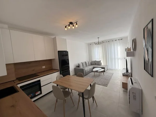 Tirane, jepet me qera apartament 2+1 Kati 1, 84 m² 550 € (Univers City)