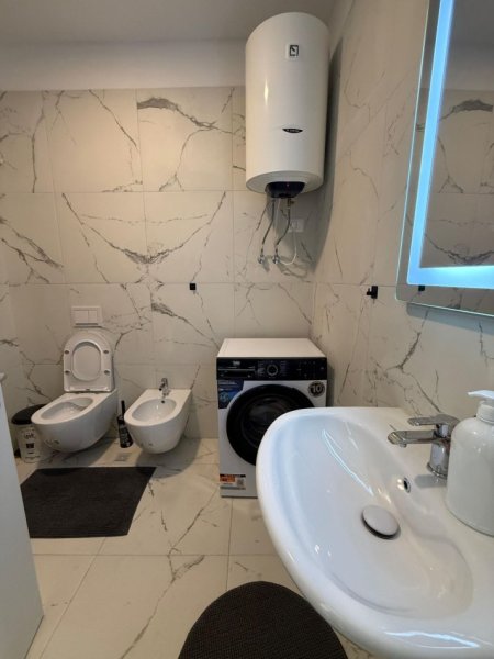 Tirane, jepet me qera apartament 2+1 Kati 1, 84 m² 550 € (Univers City)