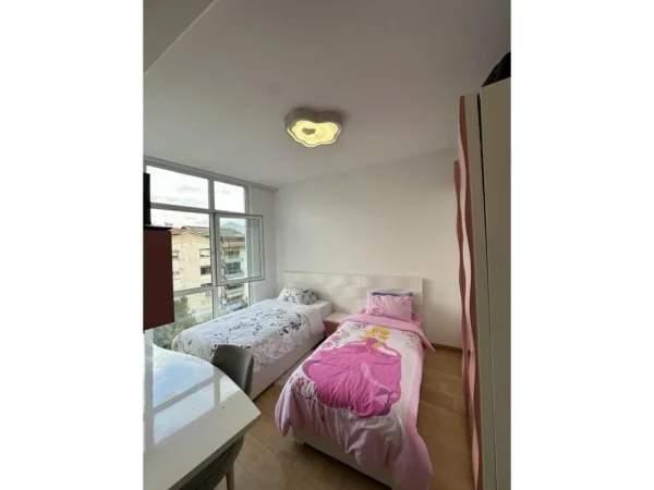 Tirane, shitet apartament 2+1+Ballkon Kati 3, 101 m² 350.000 € (KOMUNA E PARISIT)