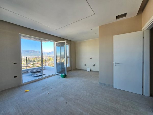 Tirane, shitet apartament 2+1+Ballkon Kati 8, 135.000 € (Univers City QTU)