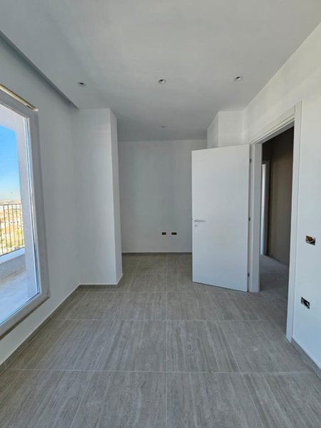 Tirane, shitet apartament 2+1+Ballkon Kati 8, 135.000 € (Univers City QTU)