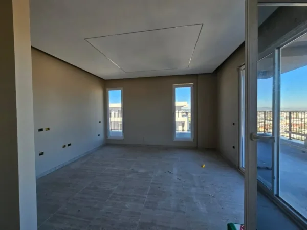 Tirane, shitet apartament 2+1+Ballkon Kati 8, 135.000 € (Univers City QTU)