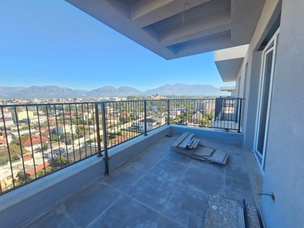 Tirane, shitet apartament 2+1+Ballkon Kati 8, 135.000 € (Univers City QTU)