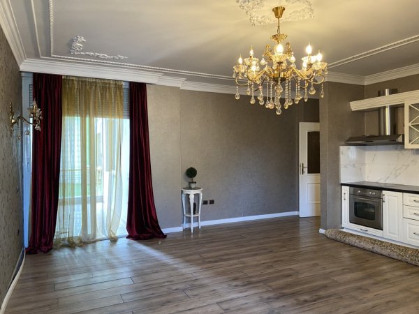 Tirane, shes apartament 2+1+Ballkon Kati 4, 125 m² 365.000 € (Bllok)