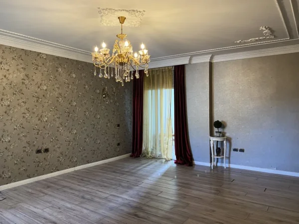 Tirane, shes apartament 2+1+Ballkon Kati 4, 125 m² 365.000 € (Bllok)